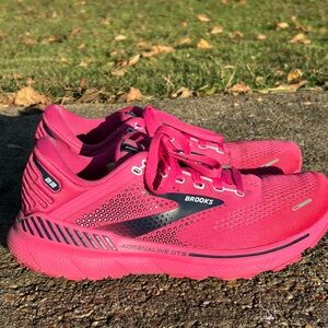 Brooks Adrenaline GTS 22 Womens 8.5 Triple Pink Running Sneakers Supportive